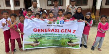Polsek Langgam Tanam Bibit Pohon Dukung Program Penghijauan di Pelalawan