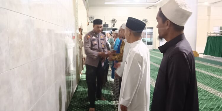 Polsek Pangkalan Lesung Sampaikan Himbauan Kamtibmas Lewat Kegiatan Subuh Harmoni