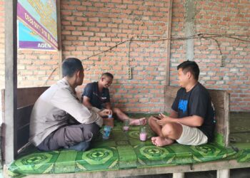 Bhabinkamtibmas Desa Penarikan Ajak Warga Jaga Kamtibmas Lewat DDS Sambang Warga