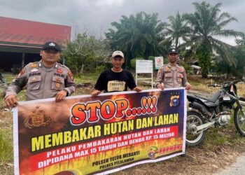 Cegah Karhutla, Polsek Teluk Meranti Sebar Maklumat Kapolda Riau dan Lakukan Penyuluhan ke Warga