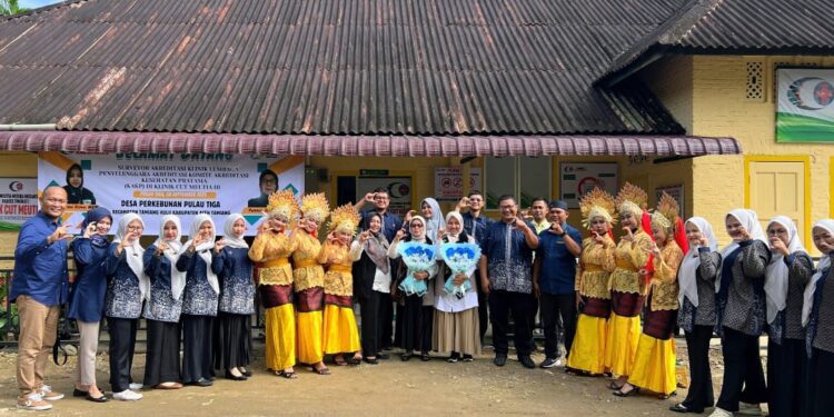 Tim Surveyor Akreditasi Survei Klinik Cut Meutia III di Pulau Tiga Milik PT CMN