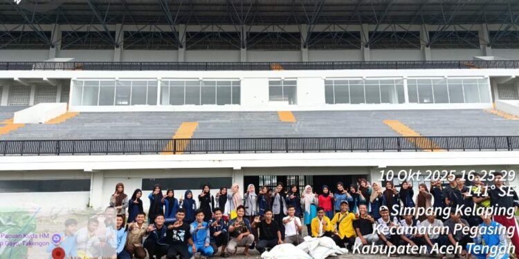 Aksi Langsung LIPGA Pungut Sampah di Das Krueng Peusangan