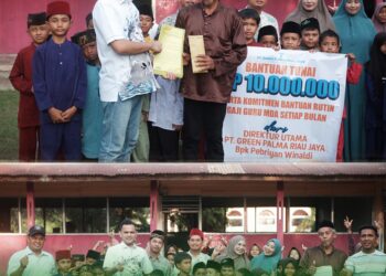 “Wujud Nyata Kepedulian Dunia Usaha terhadap Pendidikan” PT Green Palma Riau Jaya Terus Salurkan Bantuan Rp 10 Juta untuk MDTA Muzdalifah Desa Kepau Jaya