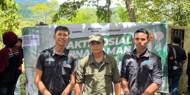 HMP Perbankan Syariah UIN AR-RANIRY Kolaborasi IKHW Dan HIMASEP USK Gelar Aksi Penanaman Pohon