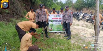 Polres Pelalawan Serahkan Bibit Pohon Buah untuk Personel Ulang Tahun, Dukung Program Lingkungan Kapolda Riau
