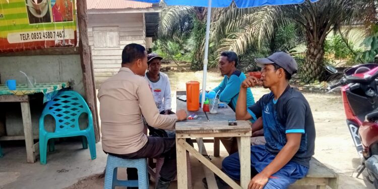 Bhabinkamtibmas Pangkalan Kuras Ajak Warga Jaga Kamtibmas dan Cegah Karhutla