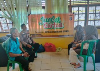 Polsek Pangkalan Kerinci Gelar Jumat Curhat di Desa Mekarjaya, Warga Apresiasi Program Kamtibmas