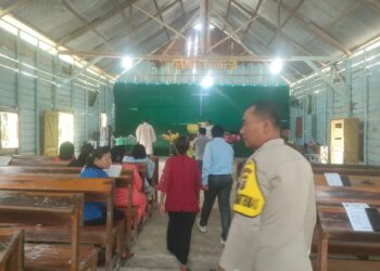 Polsek Langgam Gelar Ibadah Minggu Kasih di Gereja HKI Desa Tambak