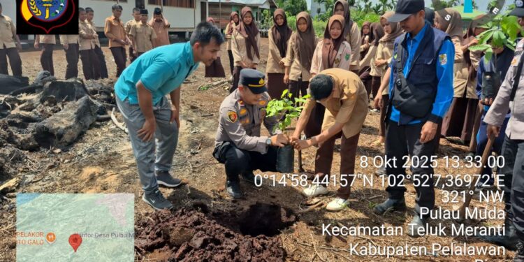 Polsek Teluk Meranti Tanam Pohon dan Edukasi Green Policing di Pulau Muda