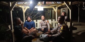 Cegah Tindak Kejahatan, Polsek Kerumutan Sisir Pos Kamling di Desa Banjar Panjang