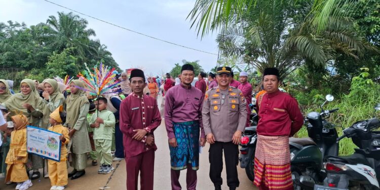 Meriah, Pawai Akbar Peringatan Hari Jadi ke-26 Kabupaten Pelalawan Digelar di Pangkalan Lesung