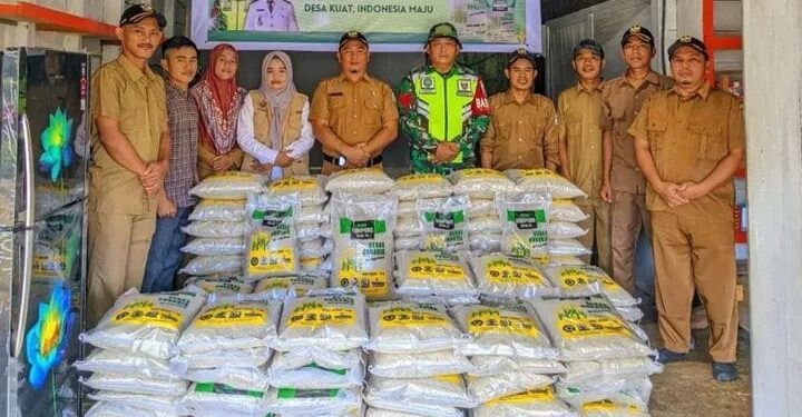 BUMDes Teluk Nibung Salurkan 1,5 ton Beras Kepada Masyarakat