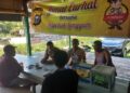 Polsek Langgam Gelar Jumat Curhat di Warung Warga Desa Segati Bahas Masalah Pendatang Ilegal, Narkoba, hingga Judi Online