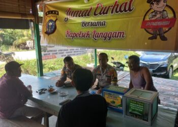 Polsek Langgam Gelar Jumat Curhat di Warung Warga Desa Segati Bahas Masalah Pendatang Ilegal, Narkoba, hingga Judi Online