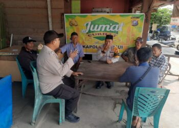 Polsek Ukui Gelar Jumat Curhat, Warga Bahas Karhutla hingga Nongkrong Larut Malam