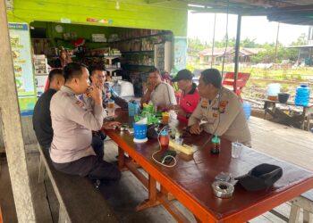 Warga Keluhkan Karhutla dan Penipuan Online, Polsek Kuala Kampar Gelar Jum’at Curhat