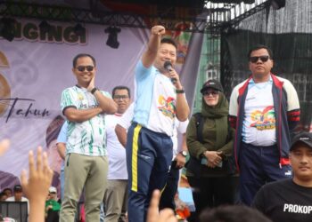 Jalan Santai dan Pembukaan Festival Pacu Jalur Sempena HUT Kabupaten Kuansing Ke-26 Berlangsung Meriah di Tepian Narosa
