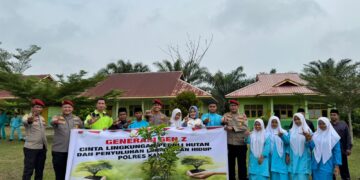 Kasat Reskrim Polres Kampar Gandeng Camat dan Kades, Tanamkan Nilai-Nilai Lingkungan ke Siswa SMA 2 Kuok