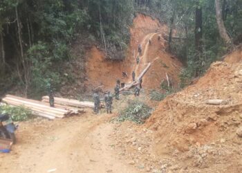 Untuk Mempermudah Akses, Warga Dan Satgas TMMD Kodim 0106/Aceh Tengah Bangun Jembatan