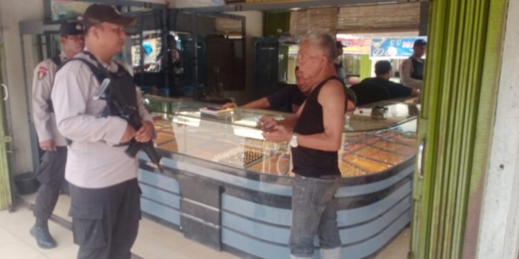 Polsek Ukui Gelar Patroli Obvit, Antisipasi Kejahatan C3 di Pusat Transaksi Warga