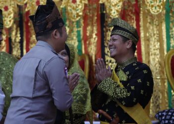 Kapolres Kuansing AKBP R. Ricky Pratidiningrat Apresiasi Penabalan Gelar Adat Bupati dan Wabup oleh LAMR Kuansing