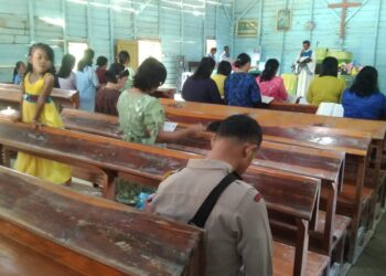 Polsek Langgam Gelar Ibadah Minggu Harmoni di Gereja HKI Desa Segati