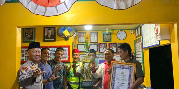 Pos Siskamling GemaCeria Kerumutan Raih Juara Tiga Tingkat Polda Riau, Warga Gelar Syukuran
