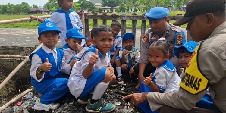 Polsek Kuala Kampar Edukasi Green Policing dan Tanam Bibit Pohon di TK Tunas Baru