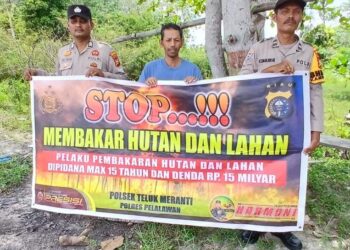 Cegah Karhutla, Polsek Teluk Meranti Sebar Maklumat Kapolda Riau dan Edukasi Warga