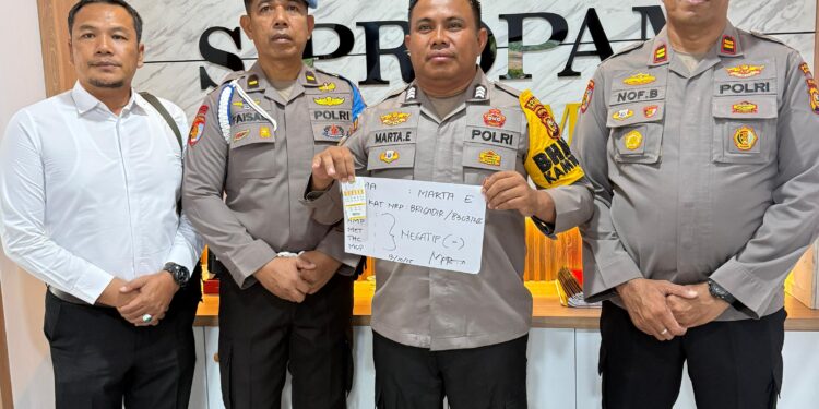 “Jawab Tuduhan TikTok, Polres Kampar Gelar Tes Urine Mendadak Buktikan Personel Bersih Narkoba!”