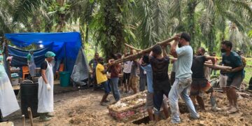 Tim Forensik Autopsi Ulang Jasad Antoni Tampubolon, Polsek Tapung Dampingi Proses Ekshumasi di Pemakaman Keluarga!”