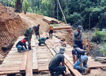 Satgas TMMD Ke -126 Terus Percepat Pembangunan Jembatan Di Kampung Kute Keramil