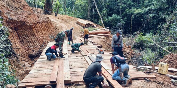 Satgas TMMD Ke -126 Terus Percepat Pembangunan Jembatan Di Kampung Kute Keramil