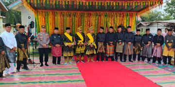 Batin Payung Dikukuhkan di Bunut, Camat dan Kapolsek Hadir Saksikan Prosesi Adat