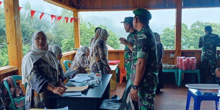 Satgas TMMD Kodim 0106/Aceh Tengah Dampingi Kegiatan Posyandu Di Gelampang Gading