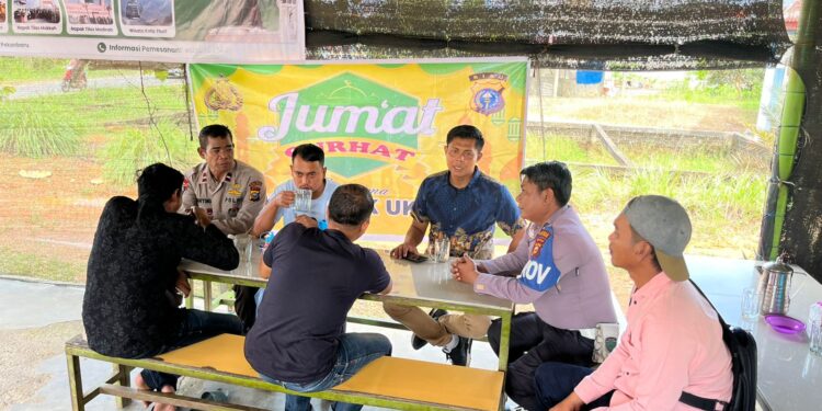 Polsek Ukui Gelar Jumat Curhat, Serap Aspirasi Warga di Kedai Kopi