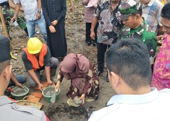 Sekda Kota Langsa Meletakan Batu Pertama Pembangunan Gerai KDMP di Paya Bujok Seulemak