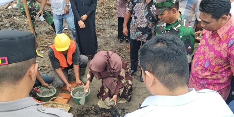 Sekda Kota Langsa Meletakan Batu Pertama Pembangunan Gerai KDMP di Paya Bujok Seulemak
