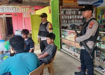 Patroli Akhir Pekan Polsek Ukui: Hadir di Tengah Warga, Ciptakan Rasa Aman di Keramaian