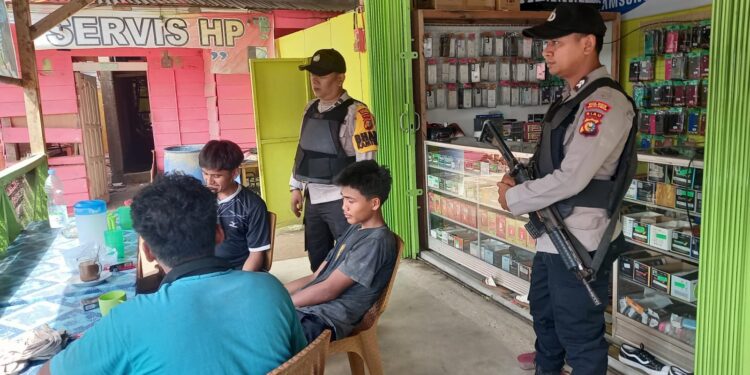 Patroli Akhir Pekan Polsek Ukui: Hadir di Tengah Warga, Ciptakan Rasa Aman di Keramaian