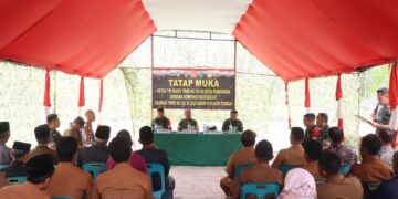 Masyarakat Kute Keramil Tatap Muka Dengan Tim Pengawas Dan Evaluasi TMMD Ke 126 