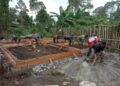 Bangun RTLH TMMD Ke-126, Anggota Satgas Kodim 0106/Aceh Tengah Mulai Mengecor Pondasi