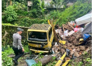Kecelakaan Tunggal, Colt Diesel Masuk Jurang Di Desa Jontor Kota Subulusalam