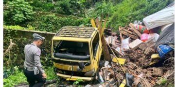 Kecelakaan Tunggal, Colt Diesel Masuk Jurang Di Desa Jontor Kota Subulusalam