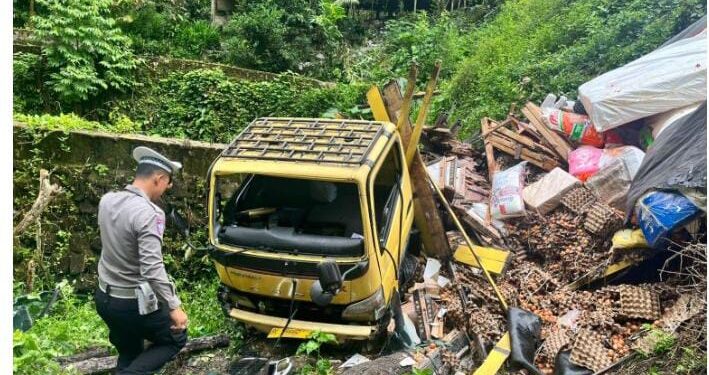 Kecelakaan Tunggal, Colt Diesel Masuk Jurang Di Desa Jontor Kota Subulusalam