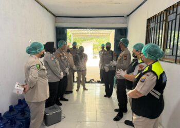 Tim Dokkes Polda Riau Periksa Food Safety di Dapur SPPG Kemala Bhayangkari Polres Siak