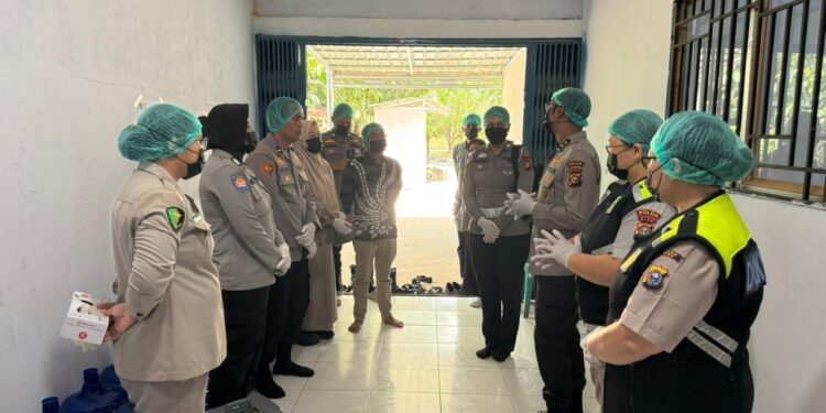 Tim Dokkes Polda Riau Periksa Food Safety di Dapur SPPG Kemala Bhayangkari Polres Siak