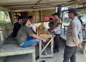 Polsek Ukui Laksanakan Patroli dan Edukasi Warga, Wujudkan Kamtibmas yang Kondusi