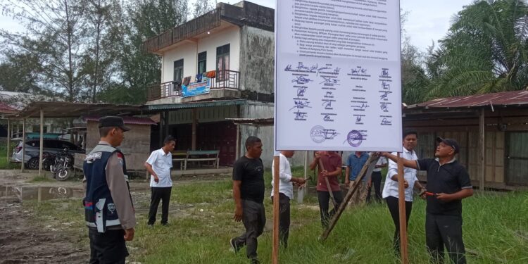 Pemdes Pulo Sarok Pasang Himbauan Peringatan Terhadap Pelanggaran Syariat Islam  