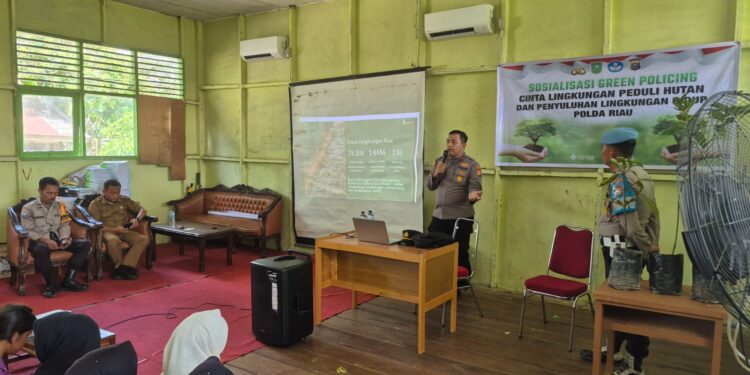 Sosialisasi Green Policing dan Penanaman Bibit Pohon di SMAN 1 Teluk Meranti